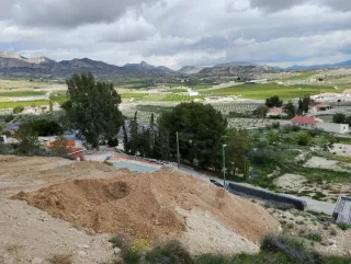 Casa a terminar 3500m2 con luz y agua