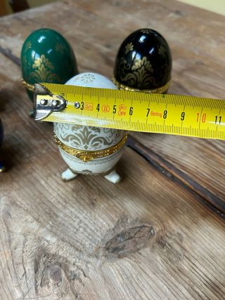 Uova in porcellana vintage decorate