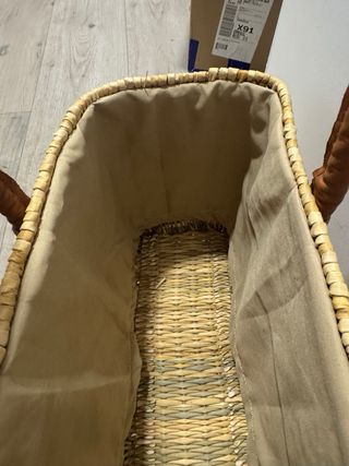 Bolso de mimbre con asas de piel