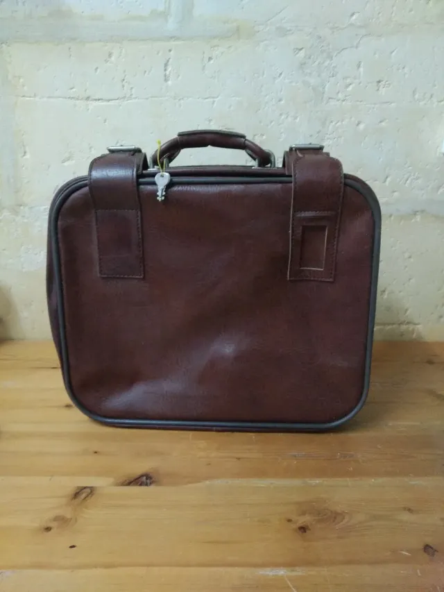 Maleta vintage marrón