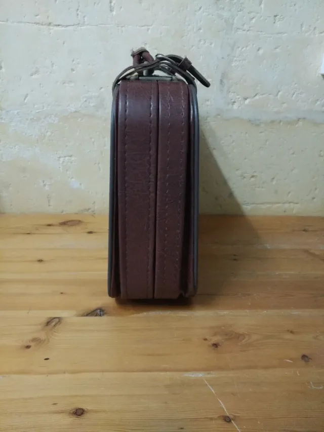 Maleta vintage marrón