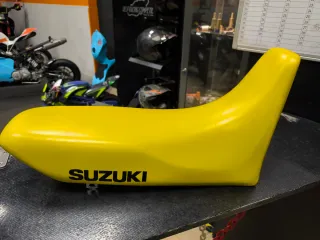 Suzuki DR Big 50 Asiento Amarillo
Sillon