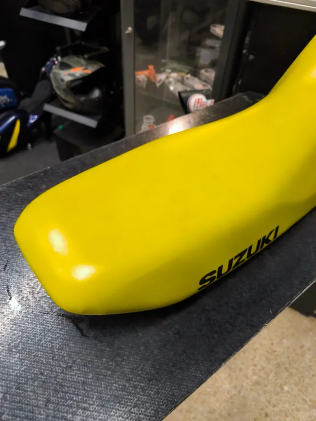 Suzuki DR Big 50 Asiento Amarillo Sillon