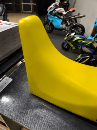 Suzuki DR Big 50 Asiento Amarillo
Sillon