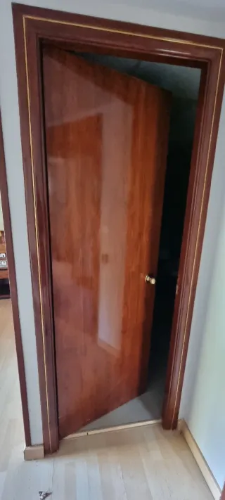 Puerta de madera interior