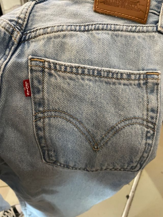 Jeans Levi's donna taglia 36 (LEVIS 24). 
