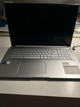 Portátil ASUS Vivobook 17 Plata