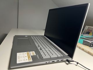 Portátil ASUS Vivobook 17 Plata