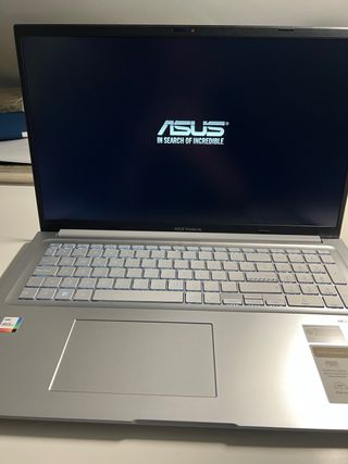 Portátil ASUS Vivobook 17 Plata