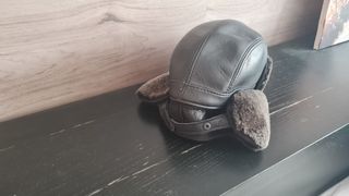 Gorro de piel negro y gris