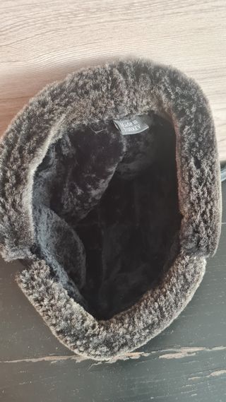 Gorro de piel negro y gris