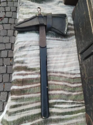 Antica picozza vigili del fuoco con fodero 