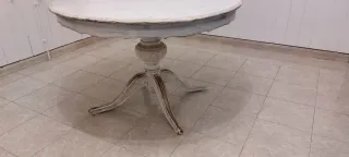 Mesa de comedor redonda de madera