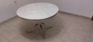 Mesa de comedor redonda de madera