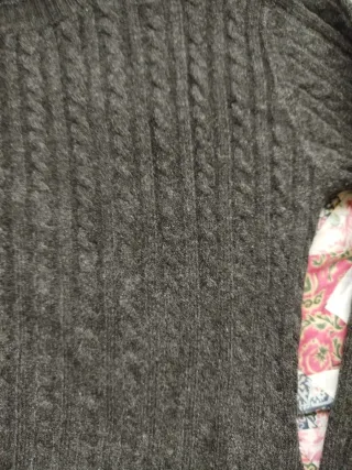 Jersey de punto trenzado gris de pull and bear