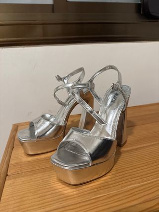 Zapatos de tacón Ulanka plateados