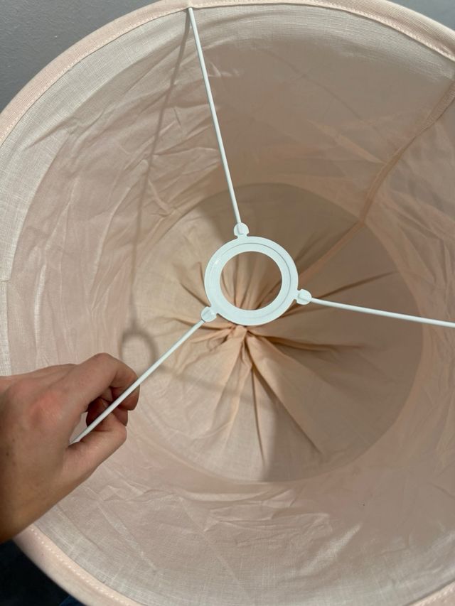 Lámpara de tela rosa