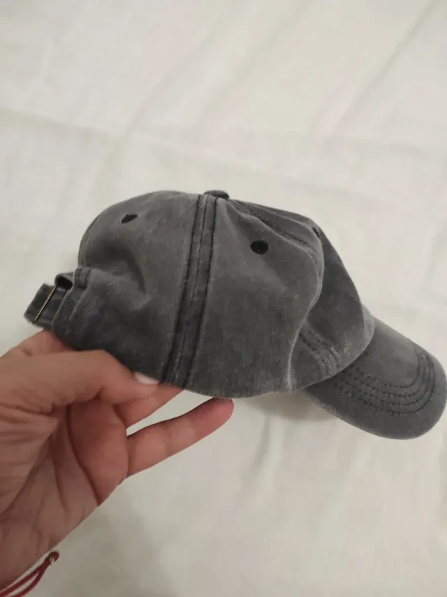 Gorra gris de tela