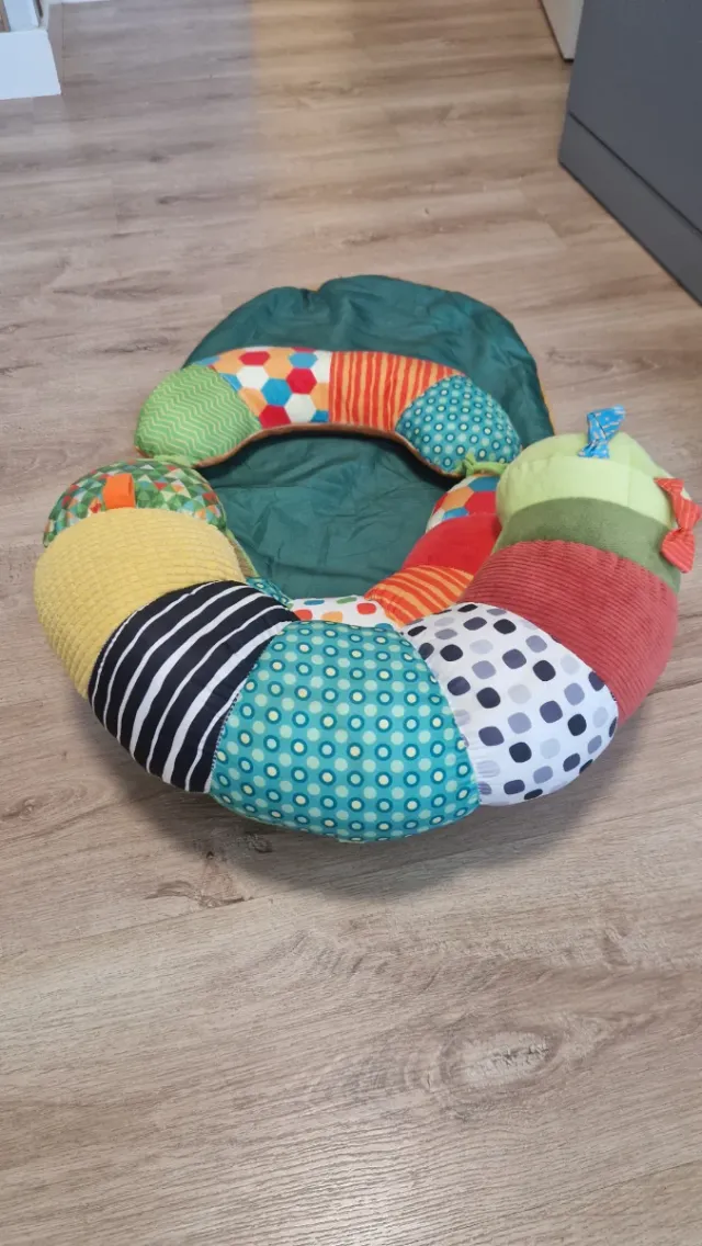 Cojín bebé oruga multicolor