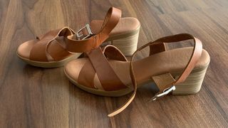 Sandalias de piel tacón marrón