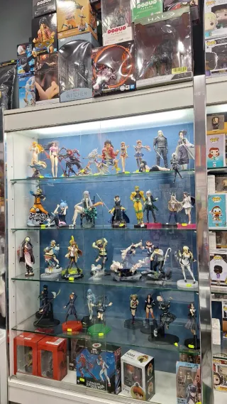 Traspaso librería papelería friki: cómics, funkos.
