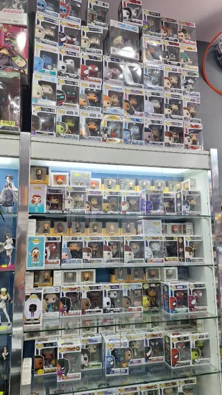 Traspaso librería papelería friki: cómics, funkos.