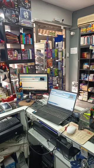 Traspaso librería papelería friki: cómics, funkos.