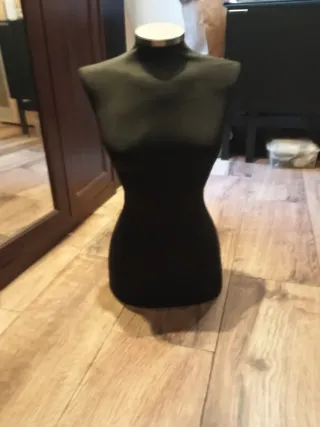 Maniquí negro para ropa