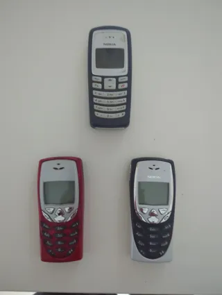 Teléfonos Móviles Nokia (Azul y Rojo)