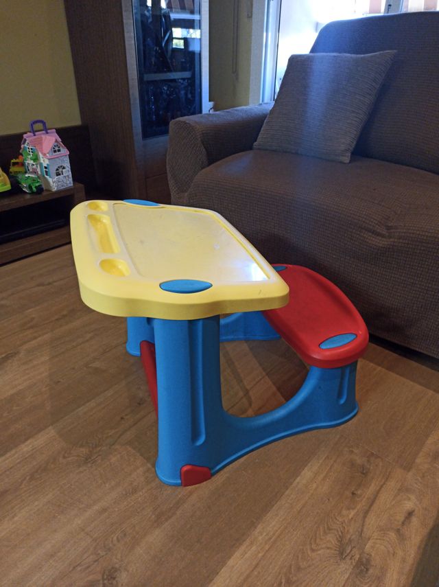 Pupitre infantil azul y rojo