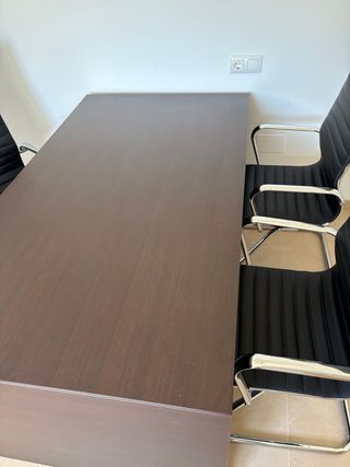 tavolo da ufficio e 3 poltrone