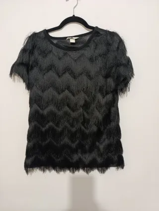 Camiseta H&M flecos negra