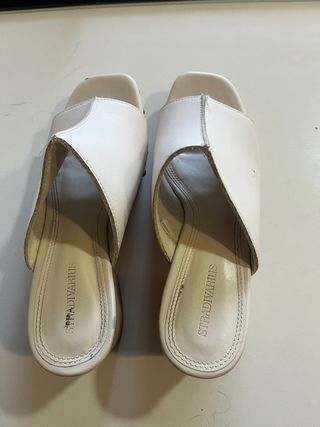 Zuecos Stradivarius tachuelas