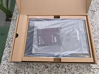 Portátil MSI Modern 15 i5-1235U