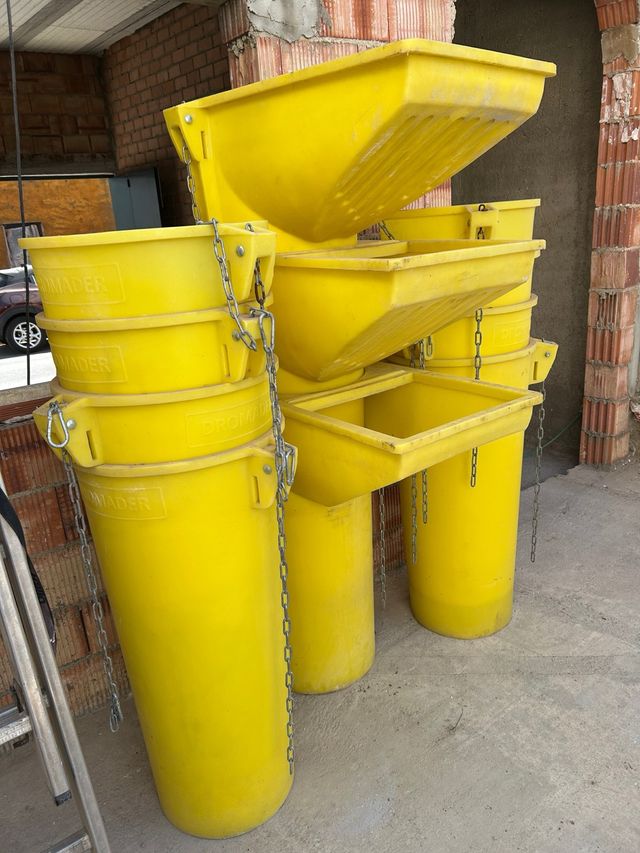 Trompas para escombros amarillas