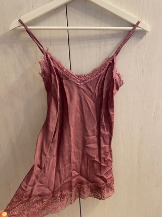 Top lencero morado con encaje