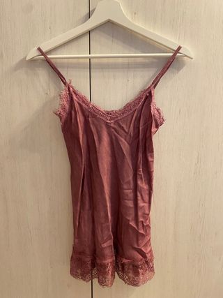 Top lencero morado con encaje