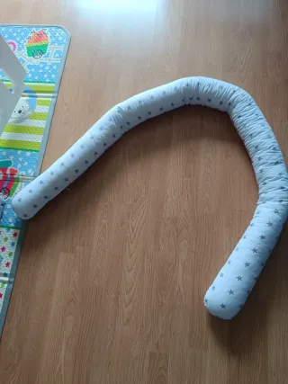 Cojín serpiente protector cuna