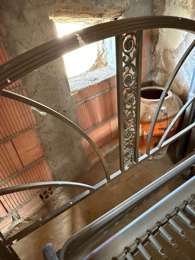 Cama antigua de metal