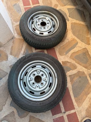 Ruedas con llantas
