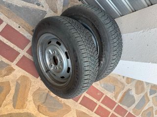 Ruedas con llantas