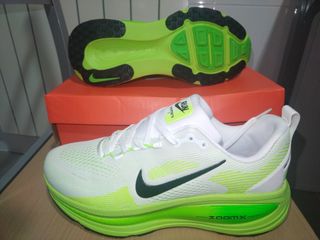 Nike Vomero 18 Verde flúor y Blanco