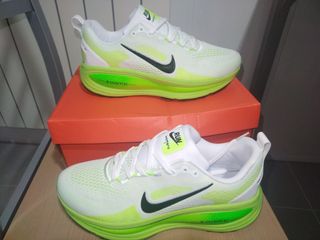 Nike Vomero 18 Verde flúor y Blanco