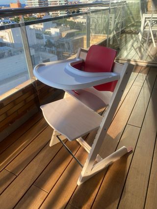 Trona Stokke con bandeja y funda