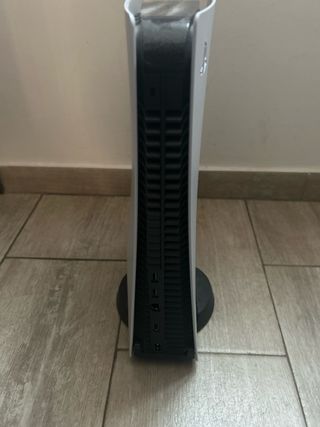 PS5 con muchos juegos (con 2 mandos nuevos)