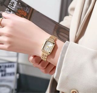 Elegante reloj analógico dorado mujer de negocios!