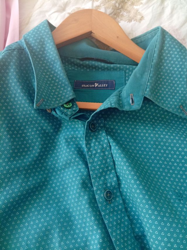 Lote Spagnolo y Sillicon Valley dos camisas hombre