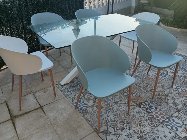 Mesa de comedor y 6 sillas  exterior/interior.