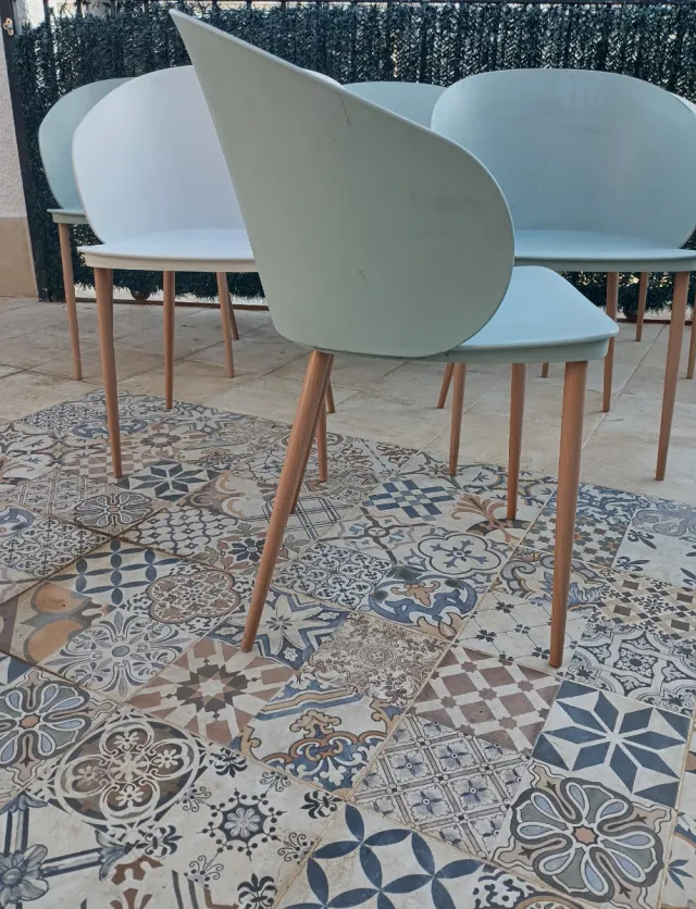 Mesa de comedor y 6 sillas  exterior/interior.