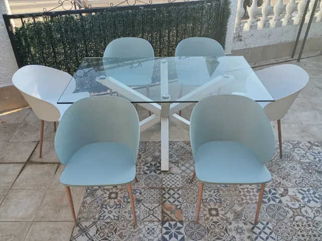 Mesa de comedor y 6 sillas  exterior/interior.